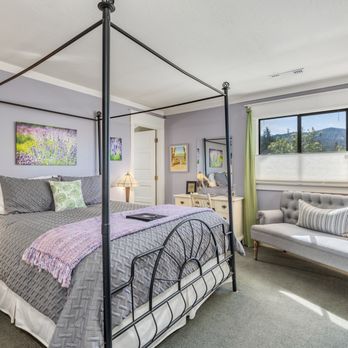 Oak Hill Bed & Breakfast - Lavender Room - Hotels Near Me - Ashland, Oregon Oak Hill Bed & Breakfast - Lavender Room - Hotels Near Me - Ashland, Oregon