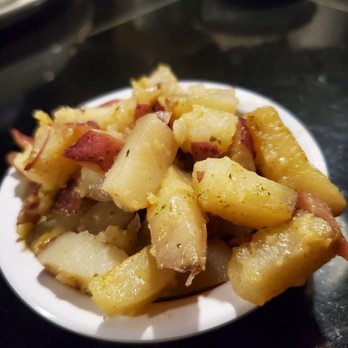 The Full Moon Oyster Bar - Complimentary potatoes - Bars Near Me - Concord, North Carolina