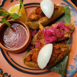 Hostería del Marqués - Cochinita and Lomitos Pibihua