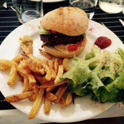 Brasserie Gardères - Le burger, original avec  la piperade