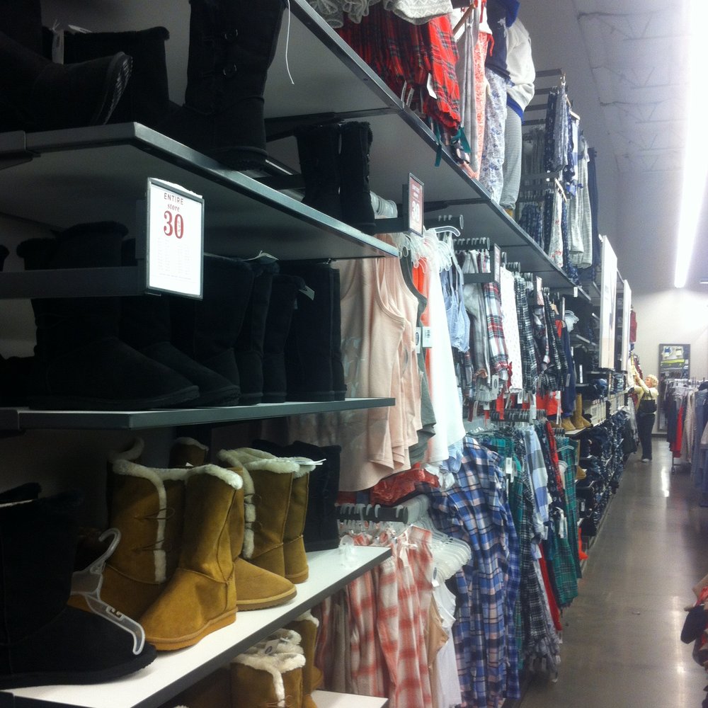 Old Navy - women clothing wall - Men's Clothing Near Me - Fresno, California Old Navy - women clothing wall - Men's Clothing Near Me - Fresno, California