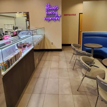 Baskin-Robbins - the interior of a fast food restaurant - Ice Cream & Frozen Yogurt Near Me - El Paso, Texas Baskin-Robbins - the interior of a fast food restaurant - Ice Cream & Frozen Yogurt Near Me - El Paso, Texas