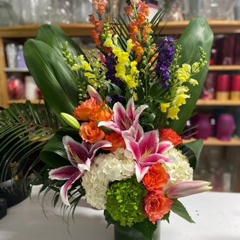 Flowers Del Sol - I gave Ema two inspo pictures and asked her to blend the two, she nailed it! - Florists Near Me - Corona, California