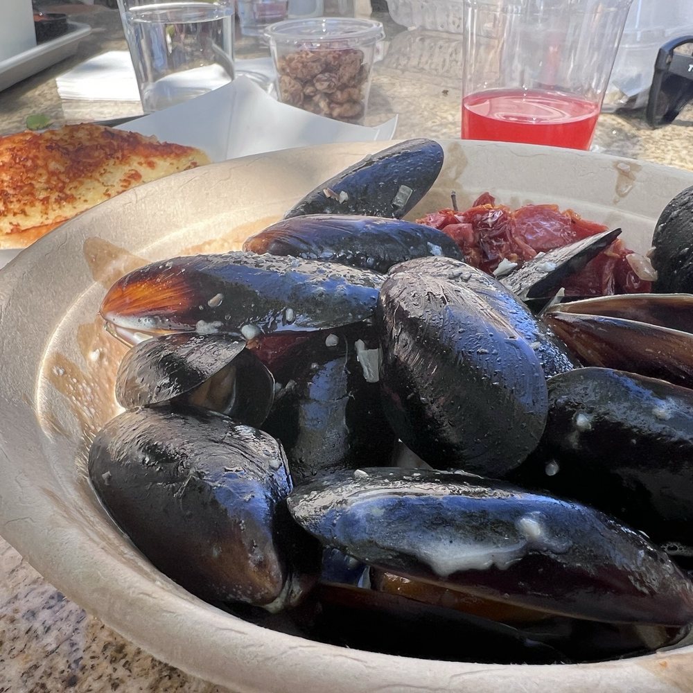 Sea Fresh Channel Islands - Limoncello muscles with garlic bread - Seafood Near Me - Oxnard, California Sea Fresh Channel Islands - Limoncello muscles with garlic bread - Seafood Near Me - Oxnard, California