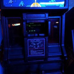 ArcadeHry - Battlezone: 3D Vektorgrafik mit Lenk-Bremshebeln wie in einem Panzer