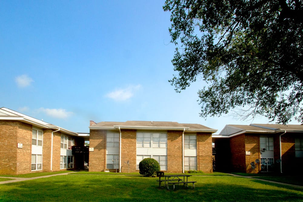 OAK CREEK VILLAGE APARTMENTS Updated October 2024 16 Photos 4230