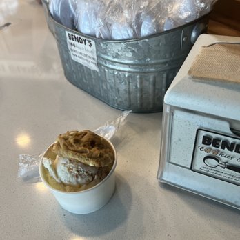Bendy's Cookies & Cream - Counter - Food Trucks Near Me - Vestavia, Alabama
