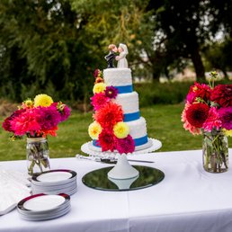 They even provided small enough buds for our cake. They even provided small enough buds for our cake.