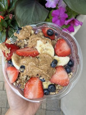 Liv's Juice + Acai Bar by null