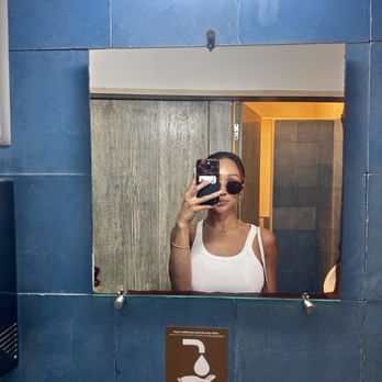 Ostras & Coisas - Bathroom pic - Seafood Near Me - Porto, 13