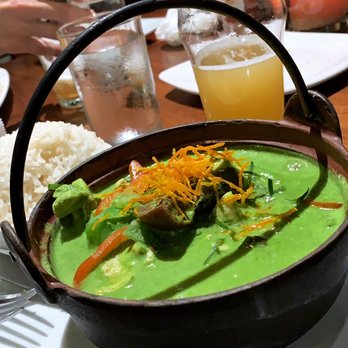 Malai Kitchen - Amazing Iron Pot Green Curry Chicken (this is the dish the owner made on Beat Bobby Flay!) - Thai Near Me - Dallas, Texas