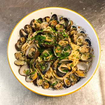 Franca's Italian - a bowl of clams - Italian Near Me - Calgary, Alberta Franca's Italian - a bowl of clams - Italian Near Me - Calgary, Alberta