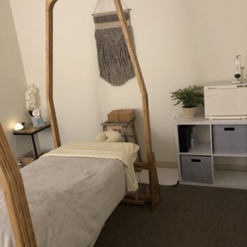 The Ashi Clinic - Ashiatsu Massage Treatment Room - Massage Therapy Near Me - Chicago, Illinois The Ashi Clinic - Ashiatsu Massage Treatment Room - Massage Therapy Near Me - Chicago, Illinois
