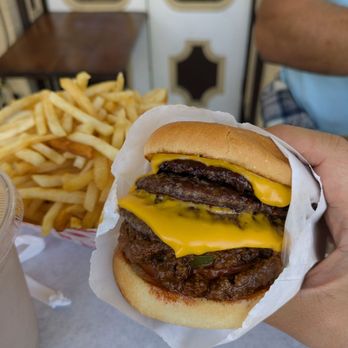 Willie's Burgers - American Near Me - Sacramento, California Willie's Burgers - American Near Me - Sacramento, California