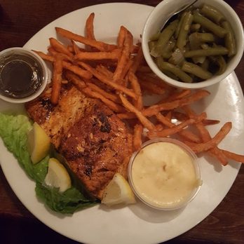 The Great Catch - Salmon and Sweet potatoes fries & string beans - Seafood Near Me - Lutz, Florida