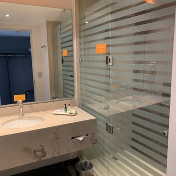 Real Inn - Bathroom - Hotels Near Me - Cancún, ROO Real Inn - Bathroom - Hotels Near Me - Cancún, ROO