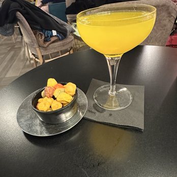 Café Madrid - Agua de Valencia - Cocktail Bars Near Me - València, V Café Madrid - Agua de Valencia - Cocktail Bars Near Me - València, V
