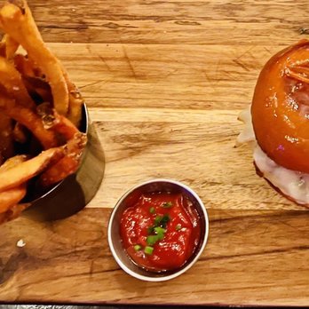 Tavern N Town - Tavern burger - New American Near Me - Key West, Florida
