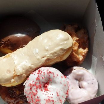 Rose Donuts - We only got half a dozen and that was good enough for us! - Coffee & Tea Near Me - San Diego, California