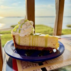 Hunt's Oyster Bar - Key Lime cheesecake was smooth and a distinct key lime flavor that wasn't overpowering with a flavorful graham cracker crust.