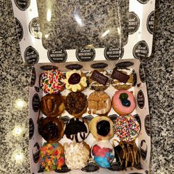 Local Mini Donut Co - 16 Pieces Mini Donuts