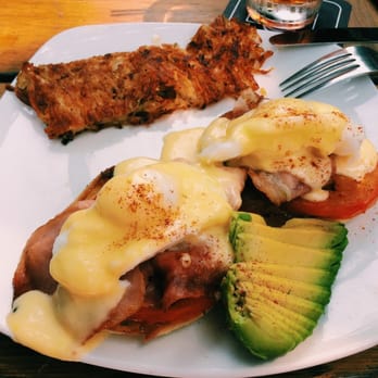 Agate Alley Bistro - Traditional Bennie w/ hash browns and avo on the side. Yumm! - New American Near Me - Eugene, Oregon Agate Alley Bistro - Traditional Bennie w/ hash browns and avo on the side. Yumm! - New American Near Me - Eugene, Oregon