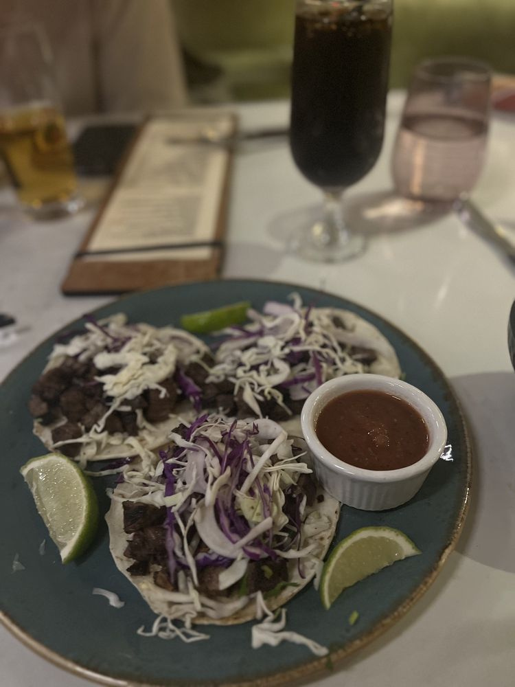 El Mezquite Grill & Taqueria