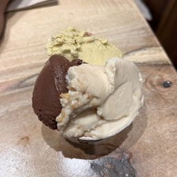 Petit cup with chocolate, pistachio, and nougat Petit cup with chocolate, pistachio, and nougat