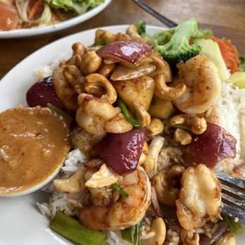 The Smiling Elephant - Cashew shrimp with satay sauce - Thai Near Me - Nashville, Tennessee
