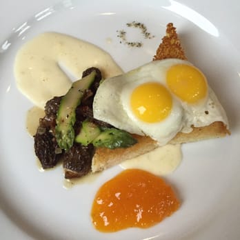 Vida - Morel appetizer with brioche, quail eggs, shaved asparagus, house-cured bacon, and tomato jam - New American Near Me - Indianapolis, Indiana Vida - Morel appetizer with brioche, quail eggs, shaved asparagus, house-cured bacon, and tomato jam - New American Near Me - Indianapolis, Indiana