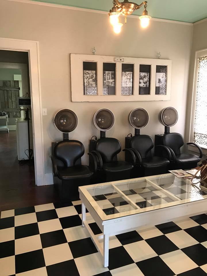 On the Avenue Styling Studio Logo