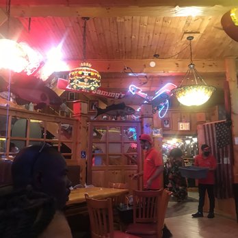 Sammys Fish Box - Inside 1st level - Seafood Near Me - Bronx, New York