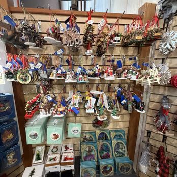 Shaw's General Store - Shoe Stores Near Me - Stowe, Vermont