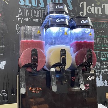 Adirondack Winery - Slushies - Beer, Wine & Spirits Near Me - Lake George, New York