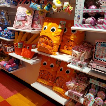 IT'SUGAR - Candy Stores Near Me - Niagara Falls, New York