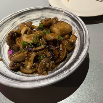 Spoon & Pork - Shrooms salpicao - Filipino Near Me - Los Angeles, California Spoon & Pork - Shrooms salpicao - Filipino Near Me - Los Angeles, California