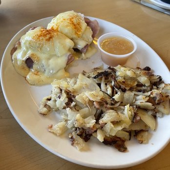 BJ's Nevada Barbecue - Bjs Style Eggs Benedict, delicious potato's !!!!! - Barbeque Near Me - Sparks, Nevada