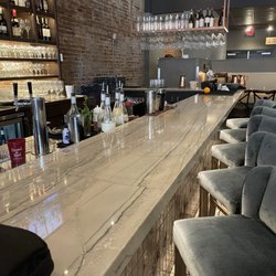 LouVino OTR - Inviting and sleek bar