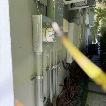 Elekron Electric - New electrical panel and meter moved to side of home - Electricians Near Me - Coral Gables, Florida Elekron Electric - New electrical panel and meter moved to side of home - Electricians Near Me - Coral Gables, Florida