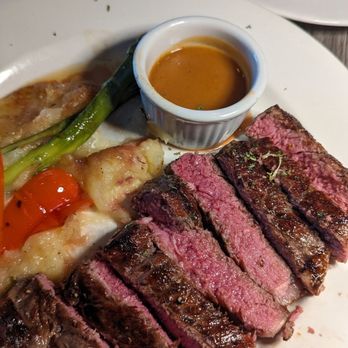 389 Cozy - Steakhouses Near Me - Toronto, Ontario