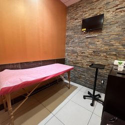 Unique Threading & Body Wax - Service room