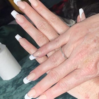 Dazzling Nail Bar - French tip with thin glitter line - Nail Salons Near Me - Fayetteville, Arkansas Dazzling Nail Bar - French tip with thin glitter line - Nail Salons Near Me - Fayetteville, Arkansas