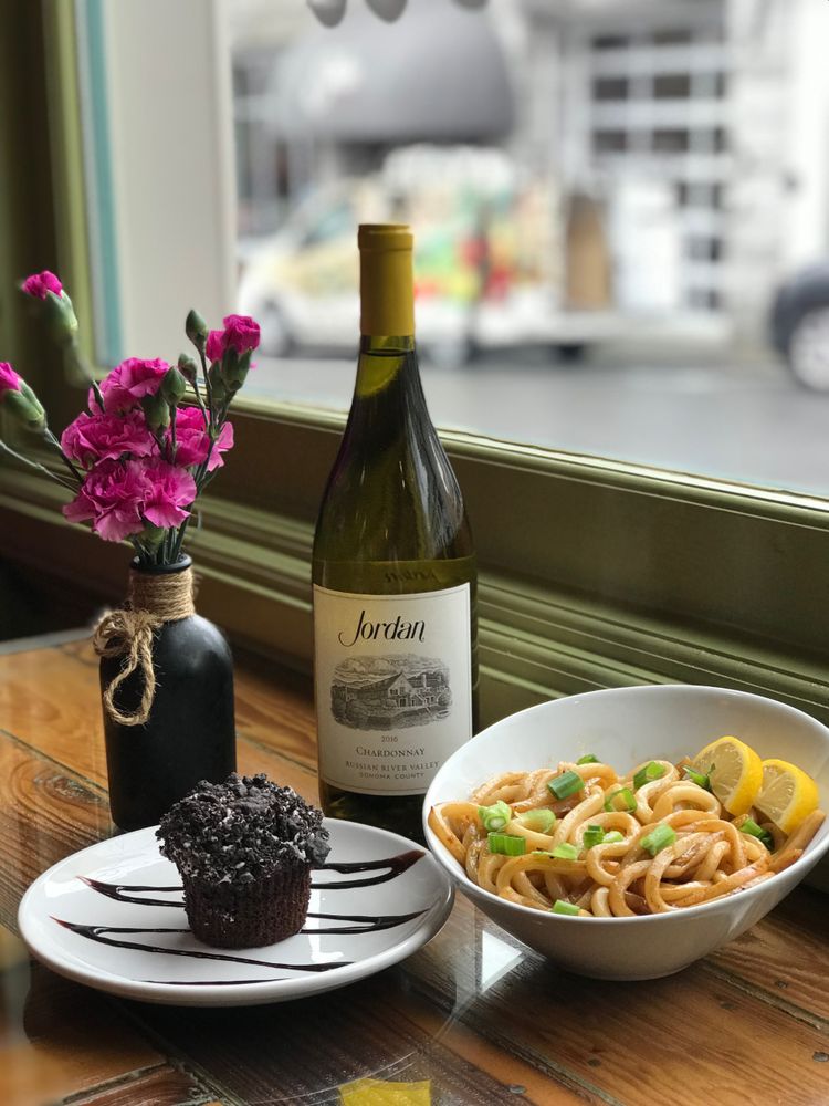 KAZOKU SUSHI AND BAR 70 Photos & 33 Reviews 121 Franklin St, Mount