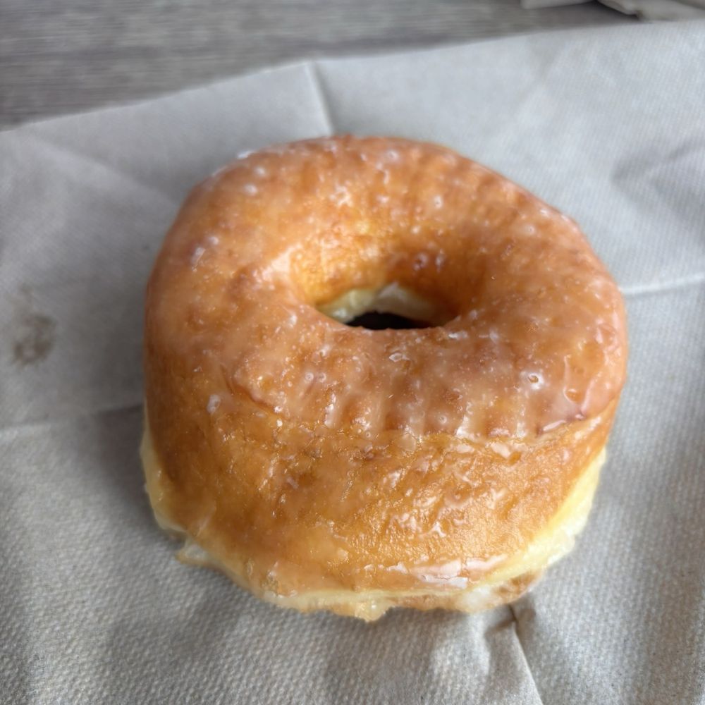 Randy’s Donuts - Glazed donut - Donuts Near Me - Los Angeles, California