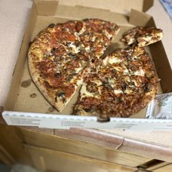 Bambinos - Pepperoni sausage, and mushroom pizza