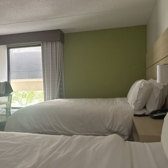 Holiday Inn Express Flint-Campus Area - Hotels Near Me - Flint, Michigan Holiday Inn Express Flint-Campus Area - Hotels Near Me - Flint, Michigan