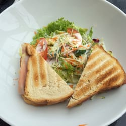 Bäckerei Worzer - WorzerToast mit Salat