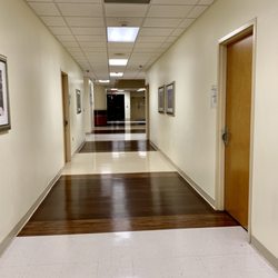 Centennial Peaks Hospital - The main hallway after entering.