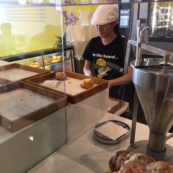 Beard Papa's - Filling station - Bakeries Near Me - Katy, Texas