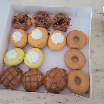 Krispy Kreme - We ate 1 Lemon and 1 original glaze but it was supposed to 4 of each special mini doughnuts and zero original glaze... - Donuts Near Me - South Pasadena, California Krispy Kreme - We ate 1 Lemon and 1 original glaze but it was supposed to 4 of each special mini doughnuts and zero original glaze... - Donuts Near Me - South Pasadena, California